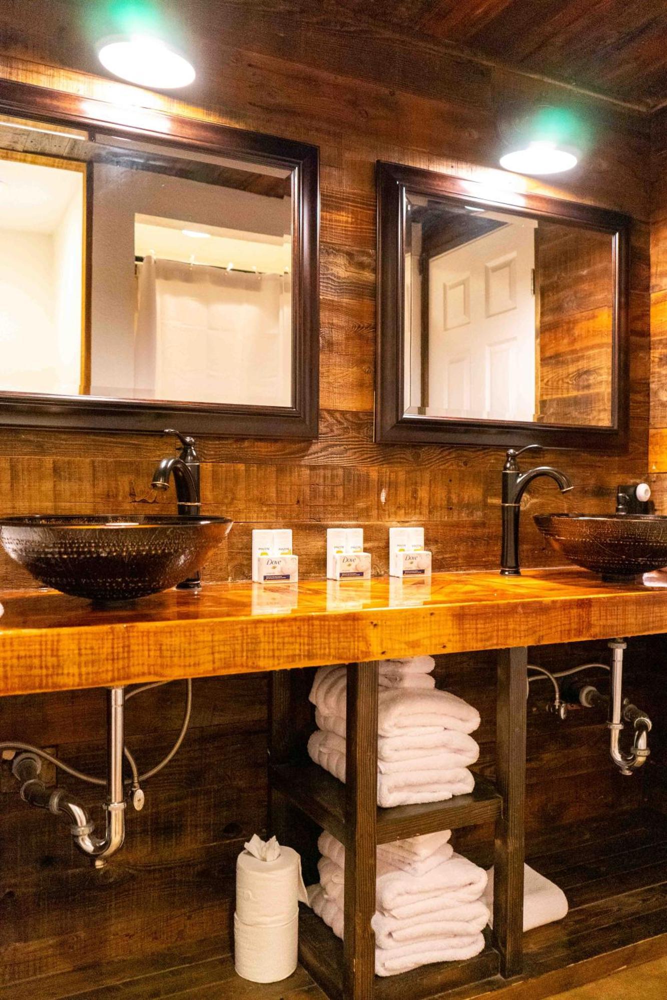 Bear Cave- Pet Friendly Suite In Shaver Lake Buitenkant foto